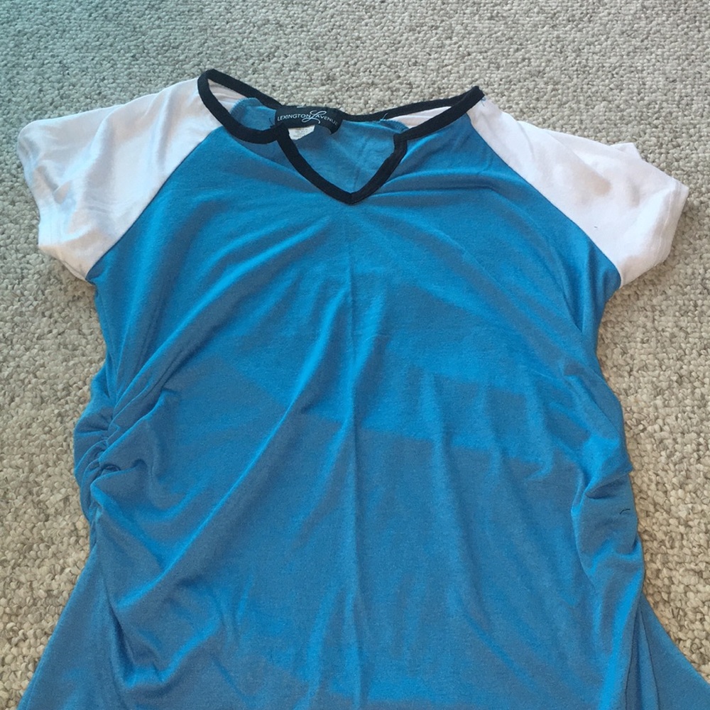 V-neck shirt sleeve